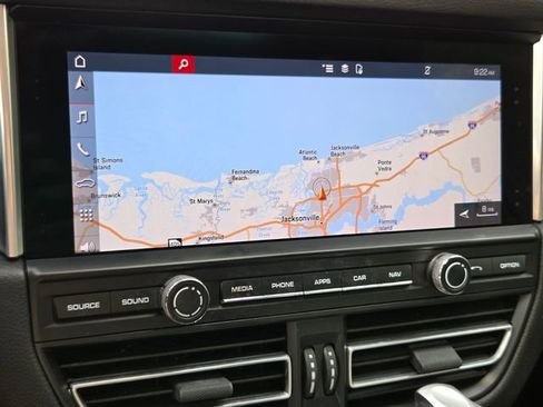 Used 2021 Porsche Macan AWD/4WD image 29