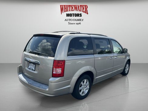 Used 2008 Chrysler Town & Country Touring FWD image 5