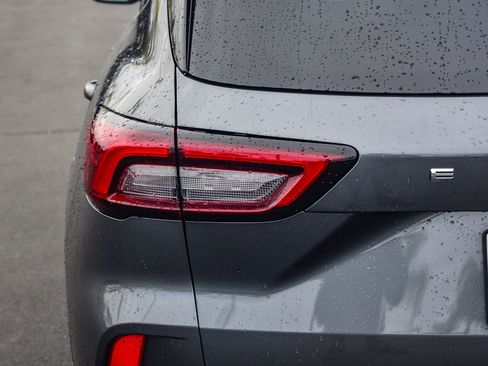 Used 2025 Ford Escape ST-Line w/ Tech Pack #1 image 7