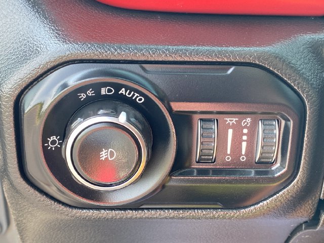 Used 2021 Jeep Wrangler Unlimited Rubicon w/ Uconnect 4C Nav & Sound Group AWD/4WD image 33