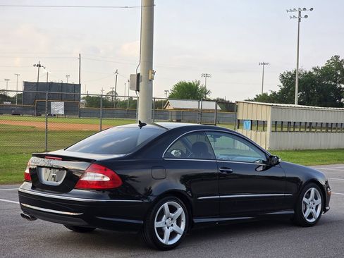 Used 2009 Mercedes-Benz CLK 350 Coupe image 31