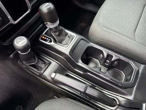 Used 2018 Jeep Wrangler Unlimited Sport AWD/4WD image 36