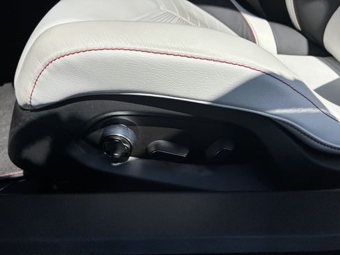 Used 2023 Chevrolet Corvette Stingray Premium Cpe w/ Z51 Performance Package RWD image 22