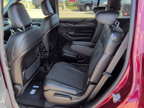 New 2025 Jeep Grand Cherokee L Altitude image 38