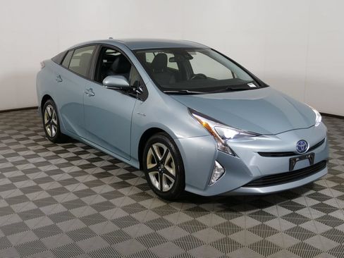 Used 2016 Toyota Prius Three Touring FWD image 1