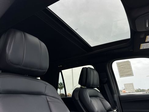 New 2025 Lincoln Navigator L Reserve w/ Jet Appearance Package image 17