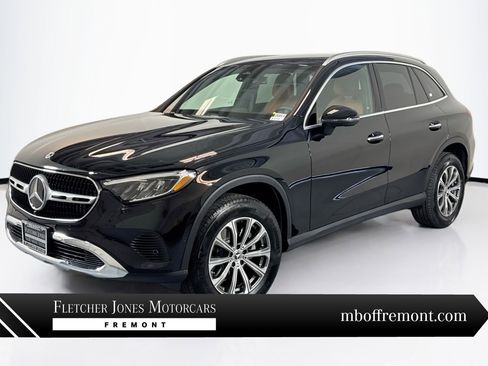 Used 2025 Mercedes-Benz GLC 300 4MATIC image 1