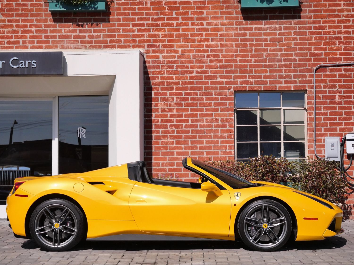 Used 2018 Ferrari 488 Spider RWD image 4
