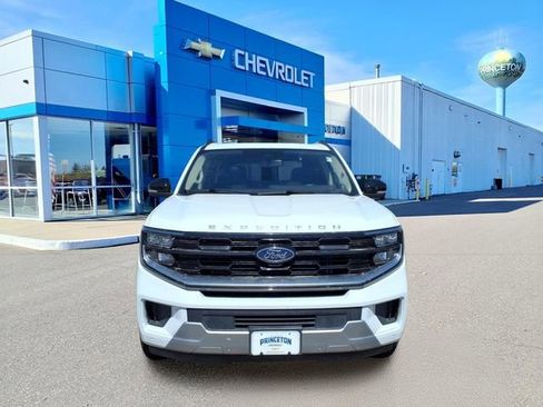 Used 2025 Ford Expedition Max Platinum AWD/4WD image 9