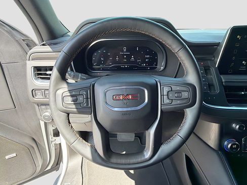 Used 2024 GMC Yukon AT4 w/ Technology Package AWD/4WD image 41