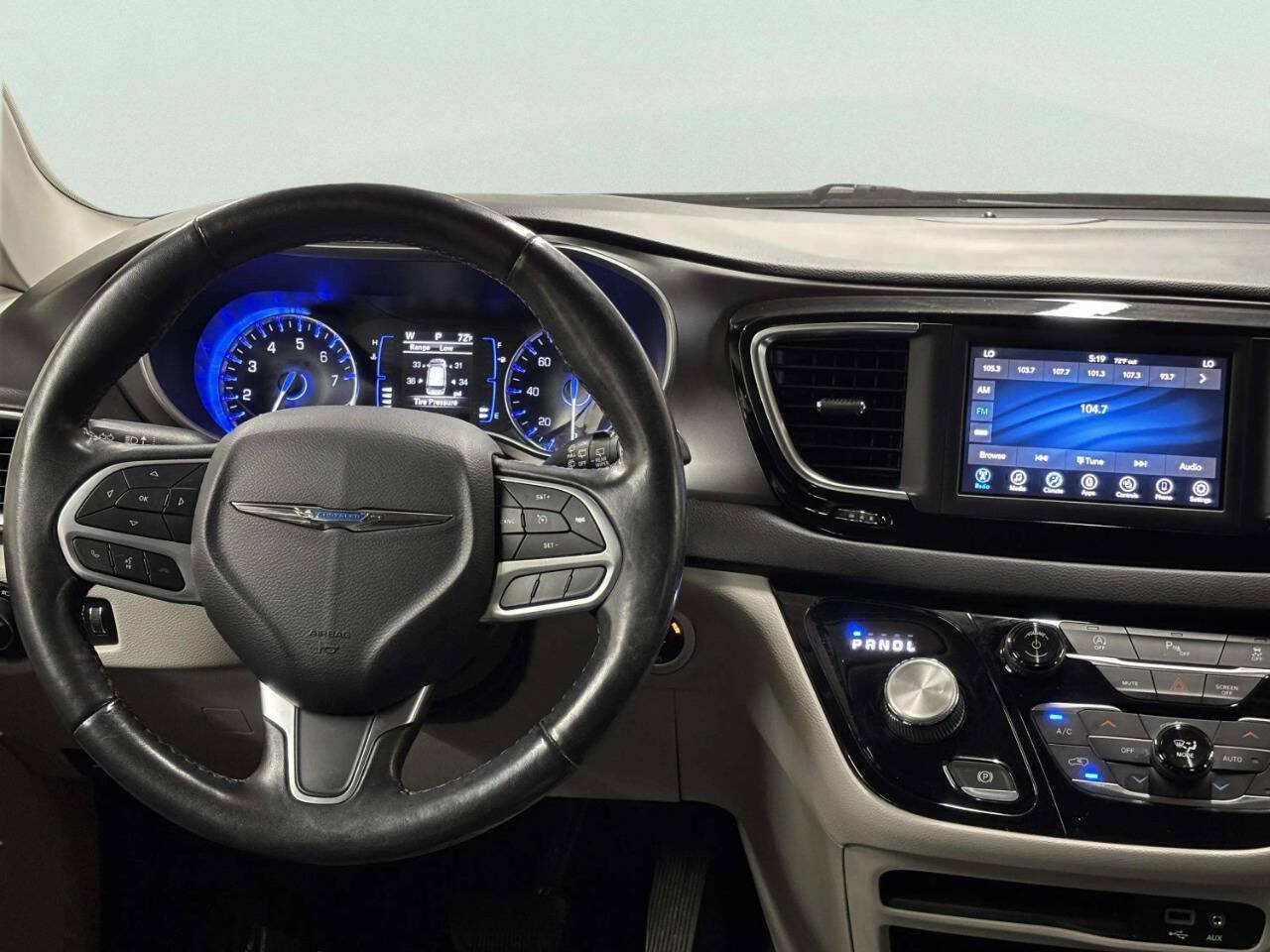 Used 2020 Chrysler Pacifica Touring-L FWD image 25