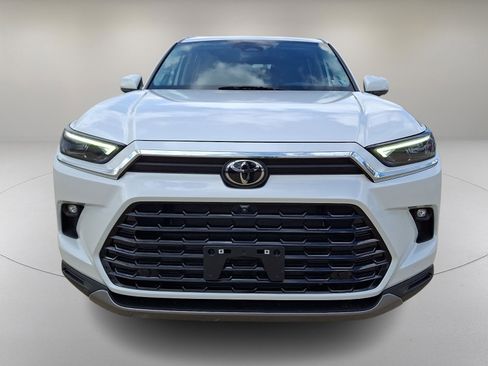 Used 2024 Toyota Grand Highlander Limited image 3