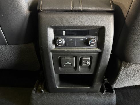 Used 2018 Chevrolet Traverse LT FWD image 14