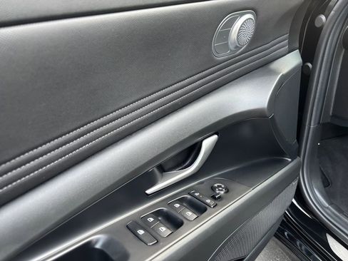 Used 2024 Hyundai Elantra Limited image 24