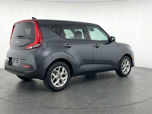 Used 2025 Kia Soul LX w/ LX Technology Package FWD image 9
