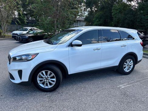 Used 2019 Kia Sorento LX image 3