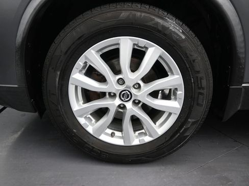 Used 2020 Nissan Rogue S w/ Special Edition Package FWD image 11