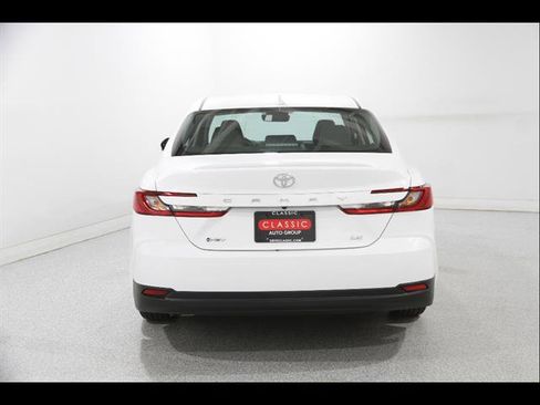 Used 2025 Toyota Camry LE w/ Convenience Package image 21