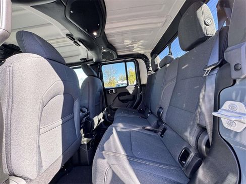 Used 2025 Jeep Gladiator Sport image 13