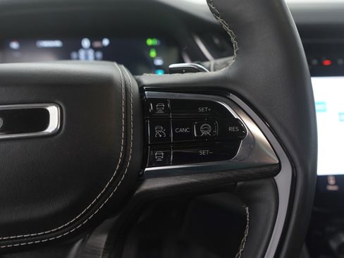 Used 2022 Jeep Grand Cherokee Overland w/ Advanced Protech Group III image 28