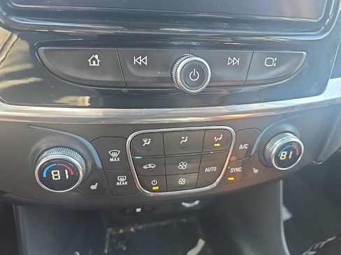 Used 2018 Chevrolet Traverse LT image 18