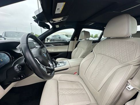 Used 2019 BMW 750i w/ Executive Package RWD image 9