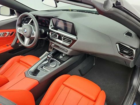 Used 2025 BMW Z4 M40i w/ Premium Package image 23