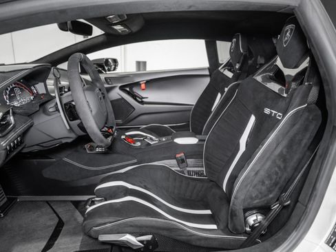 Used 2023 Lamborghini Huracan STO RWD image 2