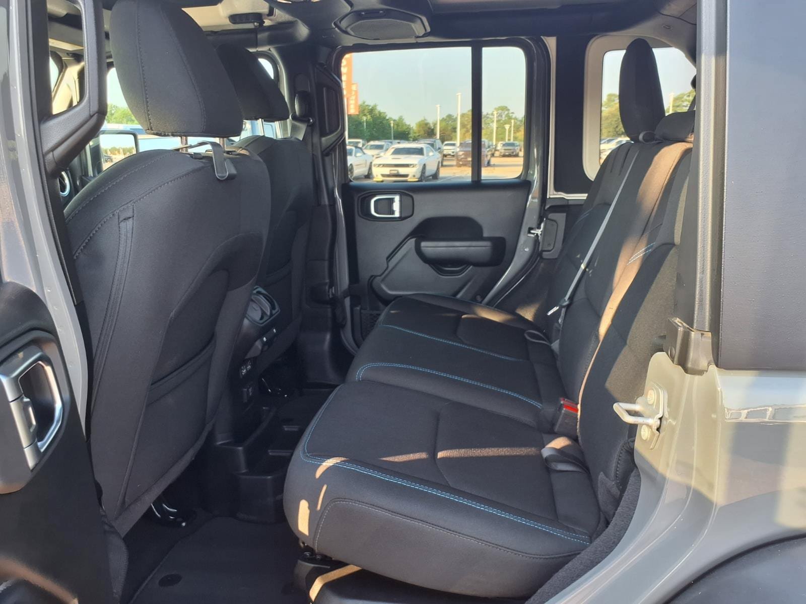 Used 2023 Jeep Wrangler Unlimited Rubicon 4xe w/ Cold Weather Group AWD/4WD image 11