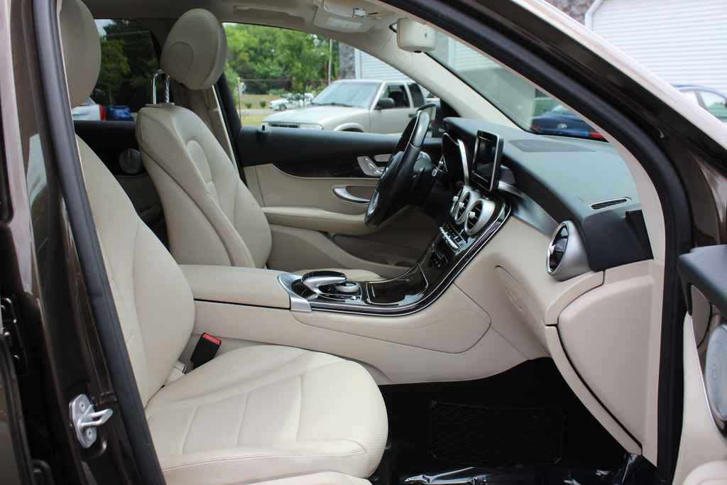 Used 2016 Mercedes-Benz GLC 300 4MATIC image 30