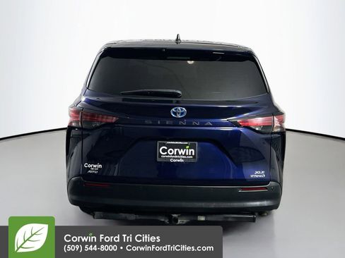 Used 2021 Toyota Sienna XLE image 13