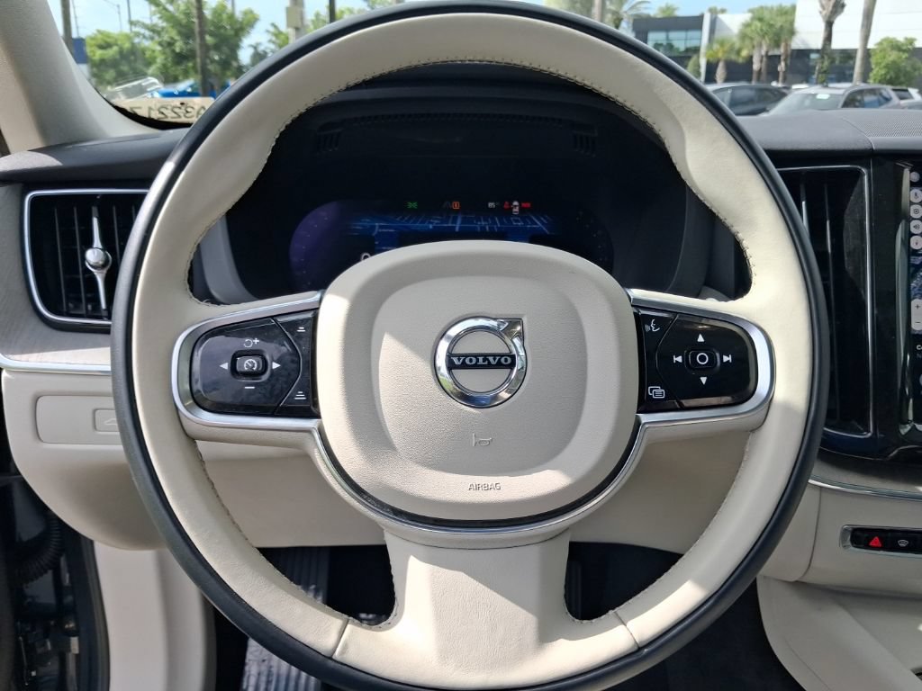 Used 2023 Volvo XC60 B5 Plus w/ Climate Package AWD/4WD image 17