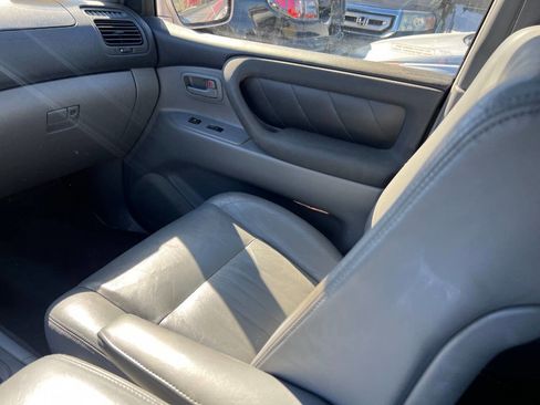 Used 2002 Toyota Land Cruiser image 24