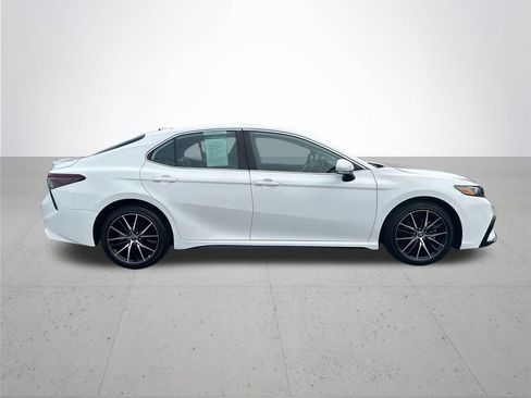 Used 2023 Toyota Camry SE w/ Cold Weather Package FWD image 6