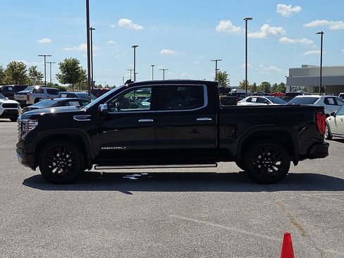 Used 2023 GMC Sierra 1500 Denali w/ Denali Reserve Package AWD/4WD image 3