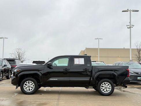 Used 2025 Toyota Tacoma SR5 image 8