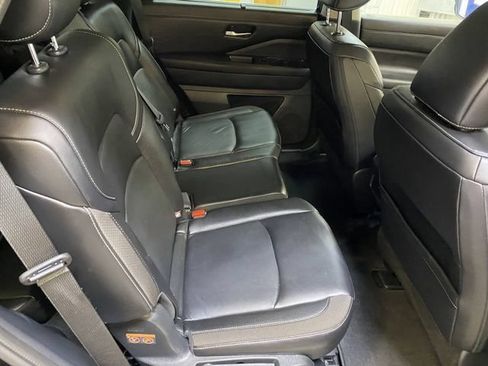 Used 2024 Nissan Pathfinder SL AWD/4WD image 27