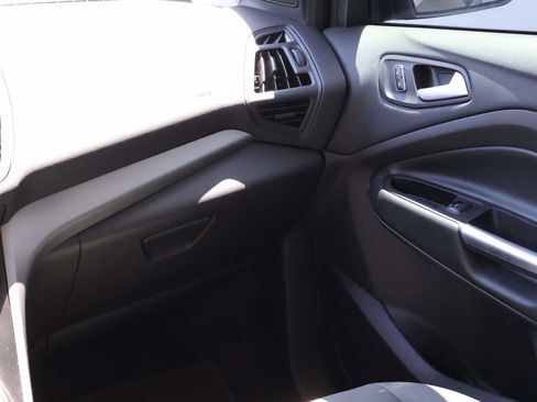 Used 2015 Ford Escape SE FWD image 18