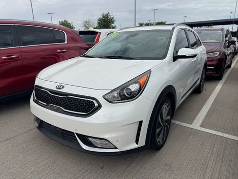 Used 2018 Kia Niro Touring FWD image 2