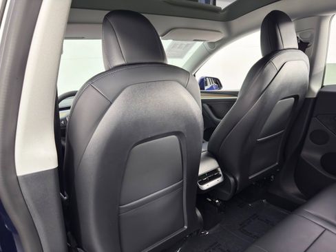 Used 2022 Tesla Model Y Long Range image 34