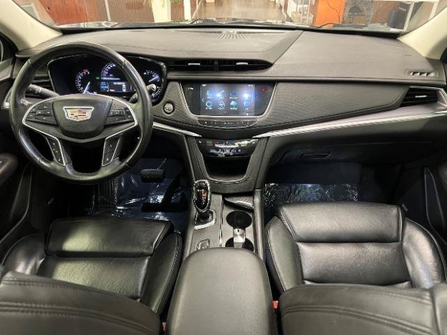 Used 2017 Cadillac XT5 Luxury w/ Driver Awareness Package FWD image 9
