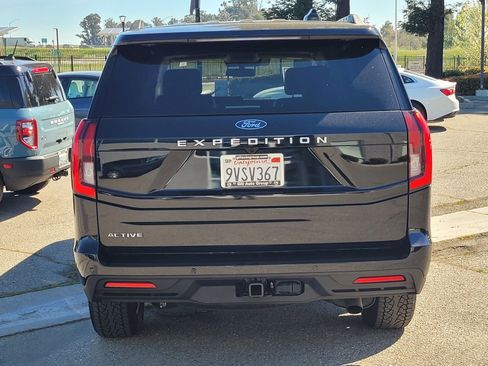 Used 2025 Ford Expedition Active image 5