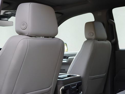 New 2026 GMC Sierra 1500 SLT image 22