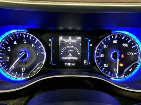 Used 2022 Chrysler Voyager LX image 19