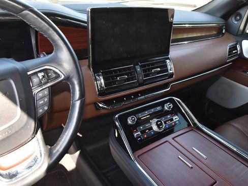 Used 2023 Lincoln Navigator L Reserve image 9