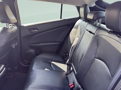Used 2016 Toyota Prius Three Touring FWD image 15