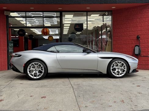 Used 2019 Aston Martin DB11 Volante image 9