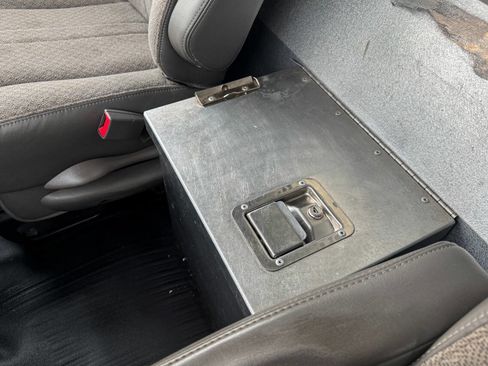 Used 2017 Chevrolet Express 2500 image 23