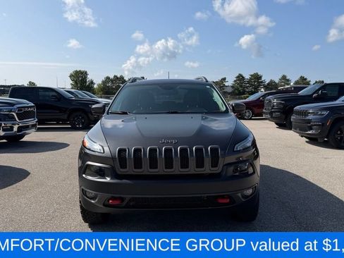 Used 2017 Jeep Cherokee Trailhawk w/ Comfort/Convenience Group AWD/4WD image 2