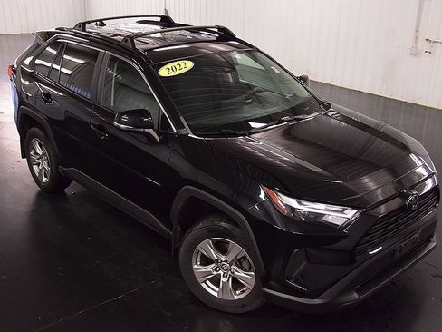 Used 2022 Toyota RAV4 XLE AWD/4WD image 9